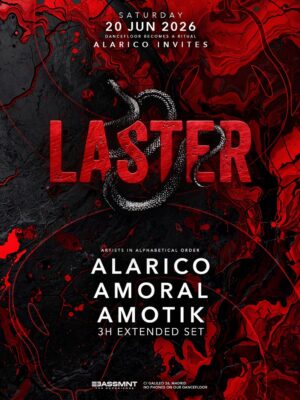 Flyer de estética oscura e industrial con predominio de colores negro y rojo intenso. El diseño presenta texturas líquidas abstractas y patrones orgánicos mezclados con una serpiente central integrada en el logo Laster, escrito en tipografía roja de gran impacto visual. El fondo utiliza detalles fluidos y líneas minimalistas que generan una atmósfera agresiva y sofisticada vinculada al techno underground y la cultura rave. En la parte inferior aparecen los artistas Alarico, Amoral y Amotik en letras blancas limpias y modernas. El cartel transmite una identidad visual intensa, ritualista y contemporánea relacionada con el hard techno y el clubbing europeo underground.