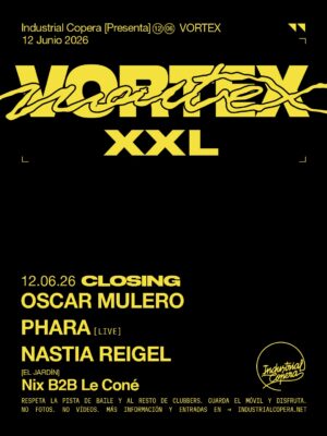 Flyer minimalista y contundente con fondo negro y tipografía amarilla de alto contraste. El diseño destaca el nombre VORTEX XXL en gran formato con una superposición manuscrita que aporta dinamismo visual. La composición utiliza una estética industrial y moderna, enfocada en la cultura techno underground. Se resaltan artistas como Oscar Mulero, Phara [Live] y Nastia Reigel mediante tipografía sans serif robusta y limpia. El cartel transmite una atmósfera oscura, rave e industrial asociada al techno de club y sesiones underground de larga duración.