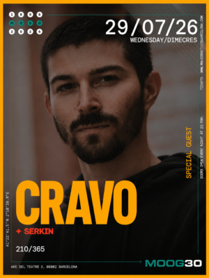 Flyer en tonos negro, naranja y verde, con un estilo fotográfico y minimalista protagonizado por un retrato de CRAVO. Destacan los nombres de CRAVO y Serkin con una tipografía sans serif grande y moderna. El cartel transmite un ambiente sobrio, elegante y orientado a la escena underground del techno.