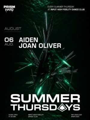 Flyer en tonos negro, verde y blanco, con un estilo futurista e industrial protagonizado por una estructura abstracta en 3D. Destacan Aiden y Joan Oliver con una tipografía sans serif moderna y de gran tamaño. El cartel transmite un ambiente oscuro, tecnológico y característico de la escena hard techno.