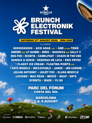 Flyer con fondo azul y cielo despejado, colinas verdes y elementos naturales. Destaca el logotipo de Brunch Electronik Festival, la fecha del evento y un extenso lineup en tipografía blanca de gran tamaño, transmitiendo un ambiente veraniego y de festival al aire libre.