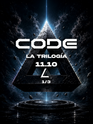 Cartel oficial de CODE: La Trilogía con una estética futurista en tonos negros, grises y azul eléctrico. En el centro destaca un gran triángulo tridimensional suspendido en un entorno espacial, iluminado por un haz de luz vertical que simboliza el inicio de la trilogía. Sobre la figura aparece el logotipo de CODE, seguido del texto "La Trilogía", la fecha 11.10 y el distintivo 1/3, indicando la primera de las tres jornadas especiales del 23º aniversario. El diseño transmite una atmósfera tecnológica, oscura y cinematográfica, representando la identidad visual de una de las marcas de techno más reconocidas de España.