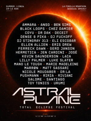 Flyer con una estética futurista en tonos naranjas, rojos y negros, protagonizado por un eclipse solar sobre un fondo espacial. El diseño destaca el extenso lineup con tipografía blanca de estilo tecnológico, transmitiendo una atmósfera de ciencia ficción y festival de música electrónica.