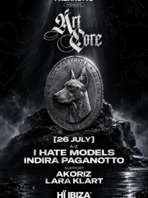 Flyer minimalista con predominio de negro, blanco y gris metálico. En el centro destaca un medallón plateado con la figura de un perro Doberman y la inscripción ArtCore, reforzando la identidad visual de la marca. En la parte superior aparecen los logotipos de Indira Paganotto Presents ArtCore, mientras que en la parte inferior se muestra el line-up con I Hate Models, Indira Paganotto, Akoriz y Lara Klart en tipografía blanca de gran tamaño. El diseño transmite una estética elegante, oscura y vanguardista, alineada con el universo visual del techno y el psy techno.